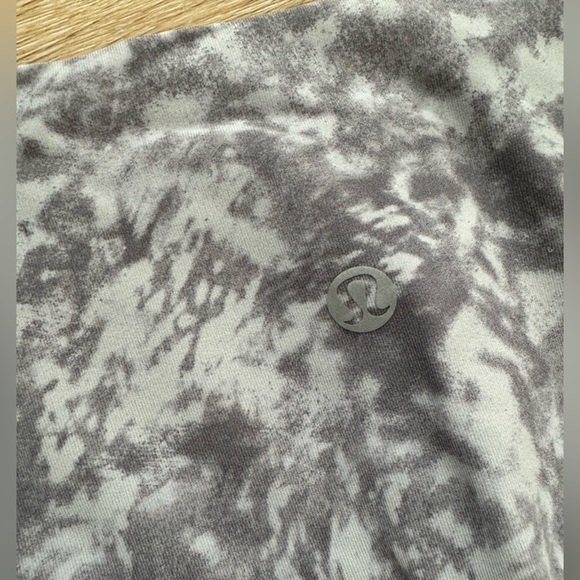 Lululemon Wunder Under Crop High Rise Roll Down Scallop 23” Luxtreme - Size 6 - Picture 3 of 6